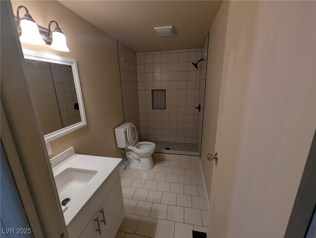 Building Photo - 1480 W Irons St