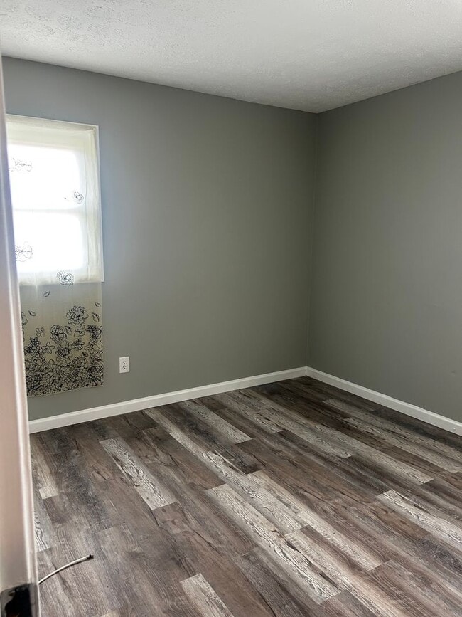 Building Photo - Beautiful Home 4 bedroom 3 bath