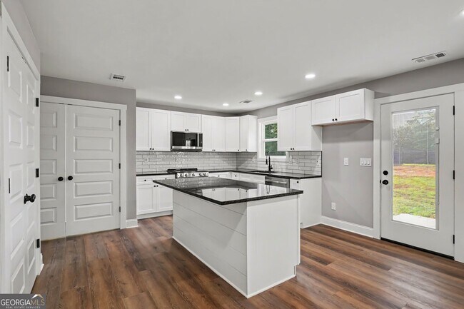 Building Photo - 520 Vineyard Rd