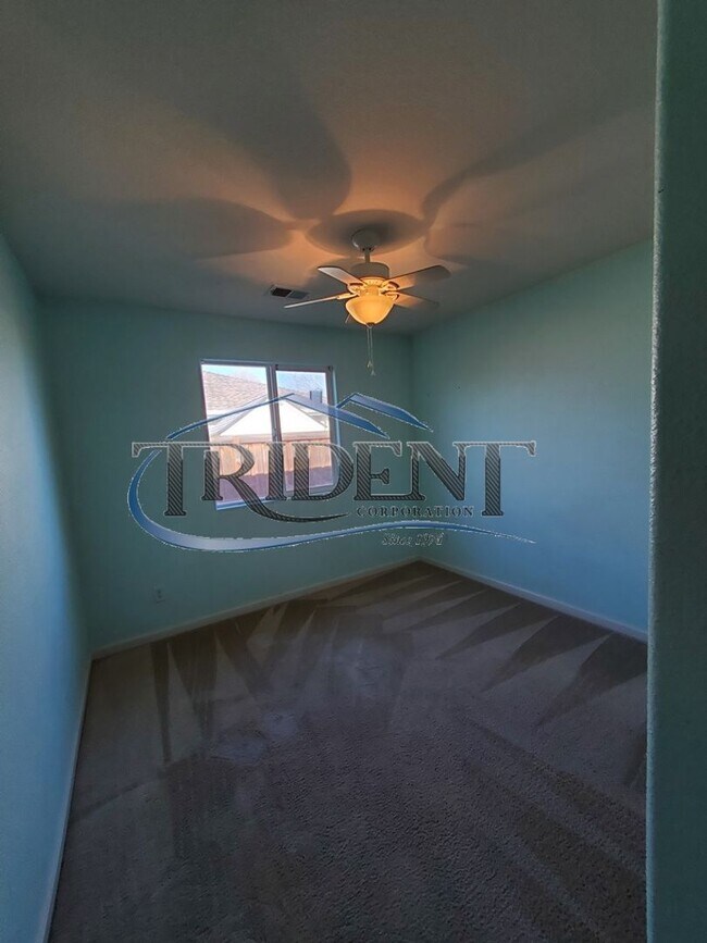 Building Photo - 3 bedroom bath near schools and parks