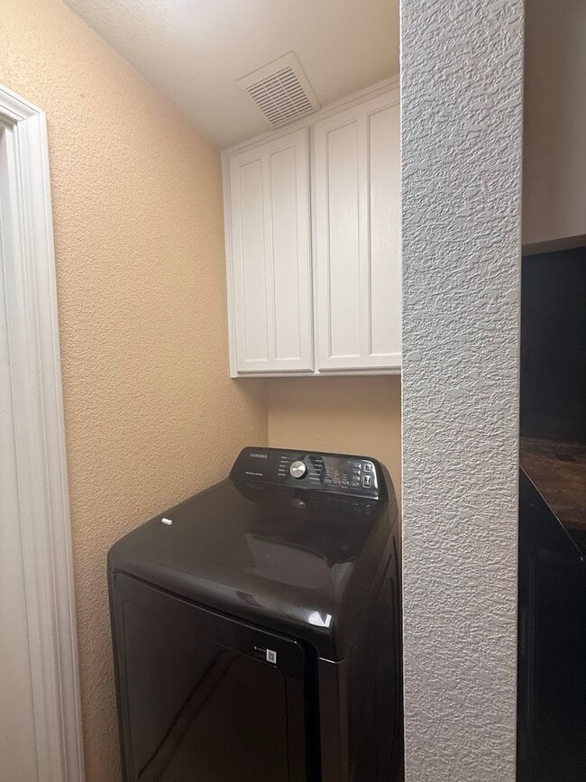 Building Photo - 609 Montwood Ct