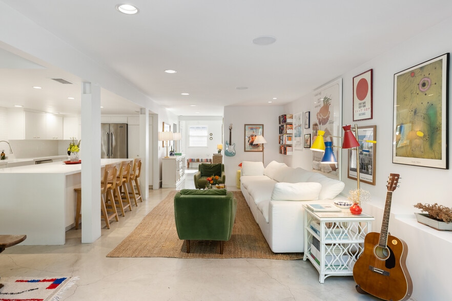 Building Photo - 241 Windward Ave