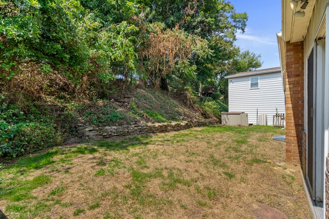 Building Photo - 219 Carmella Dr