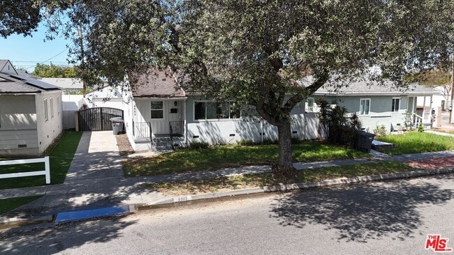 Building Photo - 6003 Bellflower Blvd