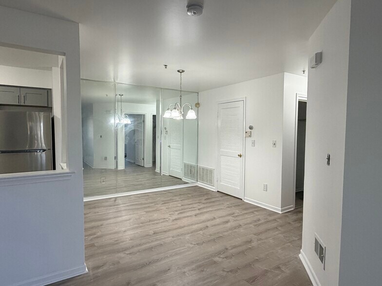 Building Photo - 614 Waterford Dr