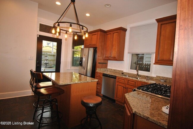 Building Photo - 1328 Highland Ave