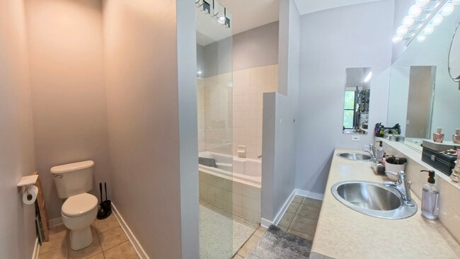 Building Photo - 1601 S Halsted St