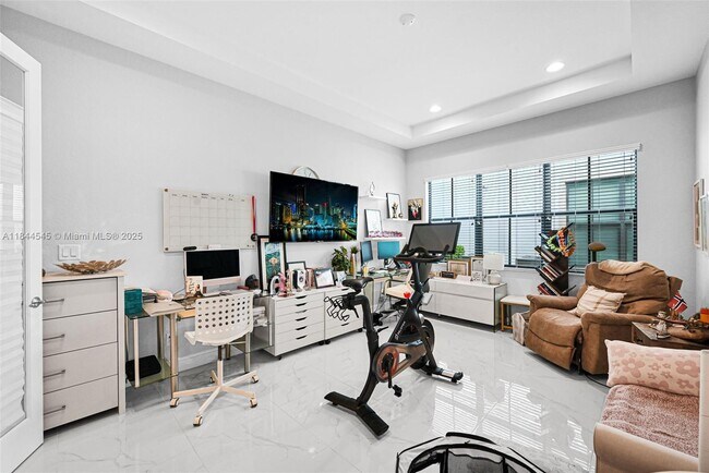 Building Photo - 8855 Watercrest Cir W