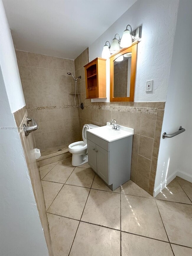 Building Photo - 1050 SW 30th St