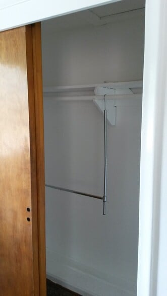 Master Closet - 21865 Coolidge Highway