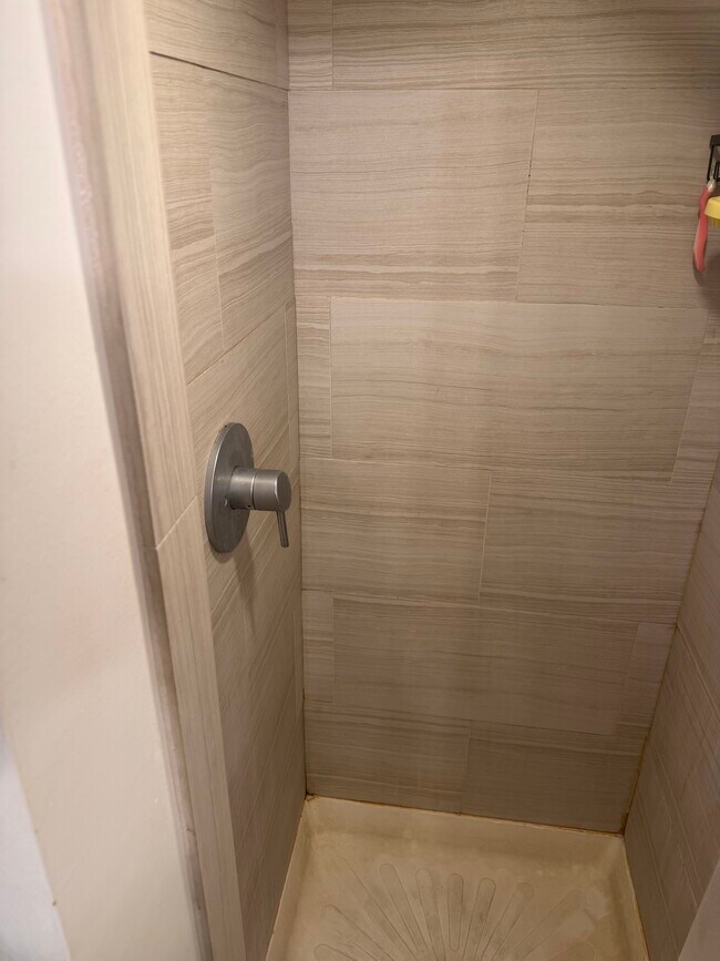 Building Photo - 417 W Webster Ave