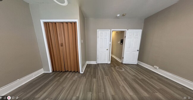 Building Photo - Bright & Practical 1BR/1BA on Lancaster Avenue