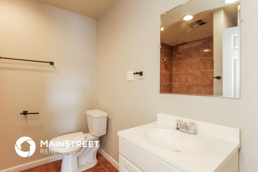 Building Photo - 2534 N 51st Dr