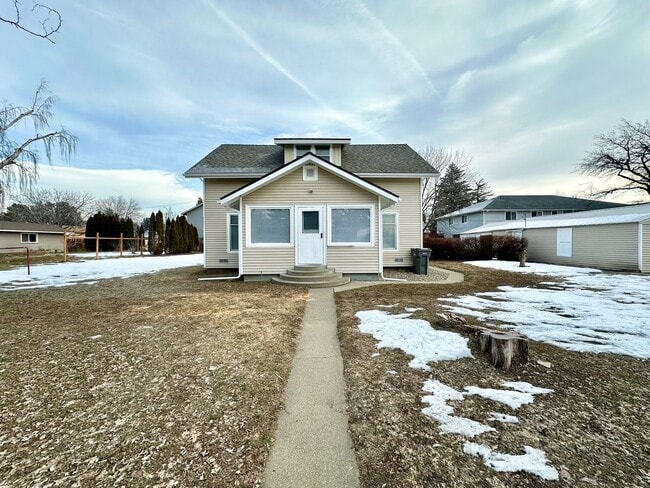 Building Photo - 610 S Pine St