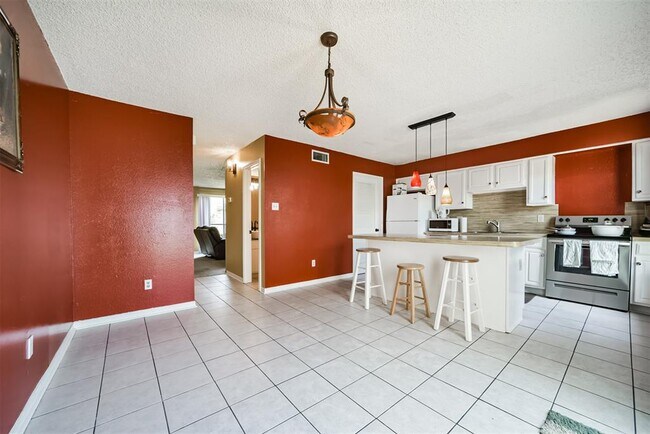Building Photo - 9345 Westwood Village Dr