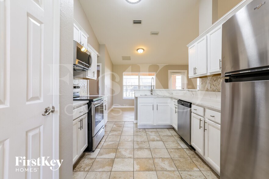 Building Photo - 3811 Trenton Ln