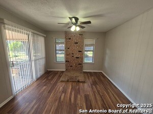 Building Photo - 205 Maple Dr