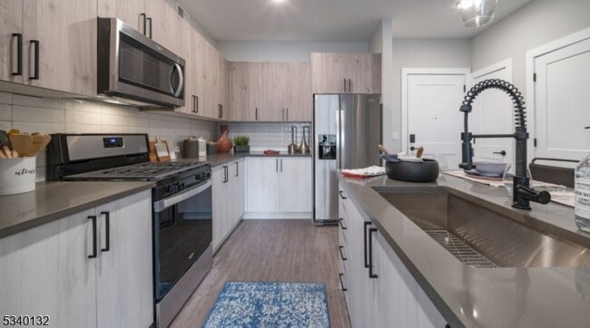 Building Photo - 100 Union St