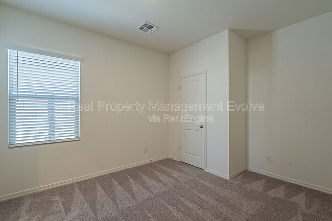 Building Photo - 9614 W Agora Ln