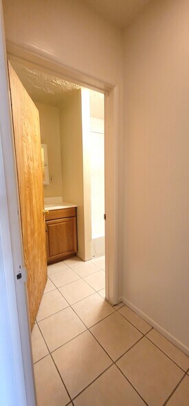HOUSE - 218 W Carson St