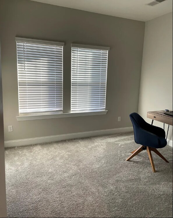 Building Photo - "Charming 3-Bedroom Retreat with 2 Baths and 1944 Sq. Ft. and fenced yard