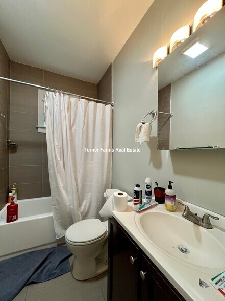 Building Photo - 47 Beech Glen St