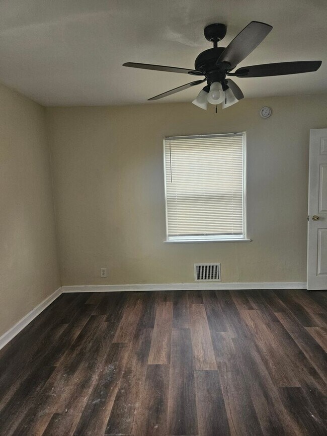 Building Photo - 2014 Blais Ave