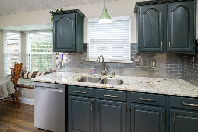 Building Photo - 3410 Los Alamos Ln