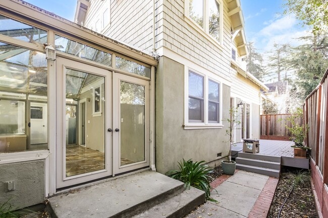 Building Photo - FOR RENT – 3 bed 2 bath Coastal Living in Santa Cruz