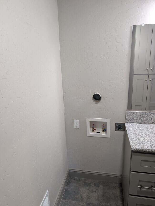 Building Photo - 935 E Divisadero St