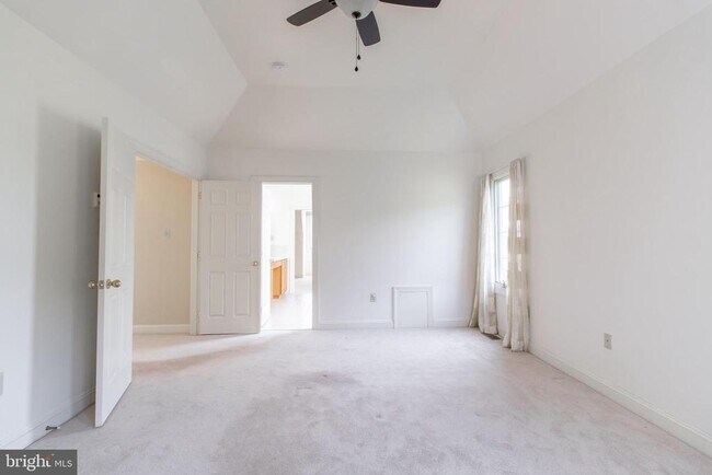 Building Photo - 17 Landon Way