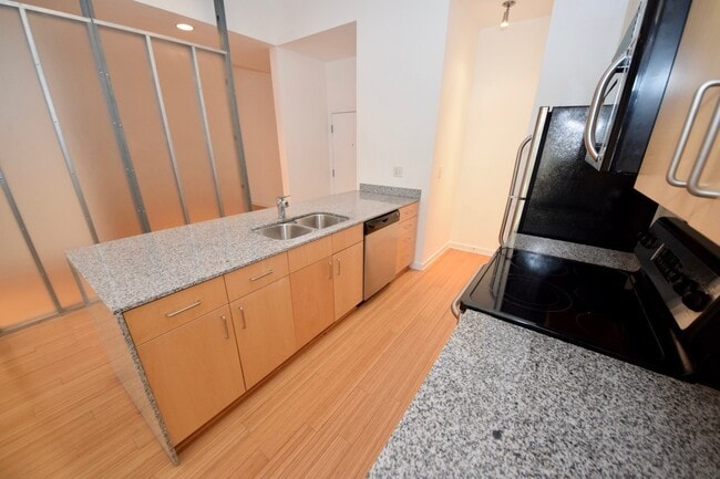 Building Photo - 1 bed, 1 bath condo in Cooper Young