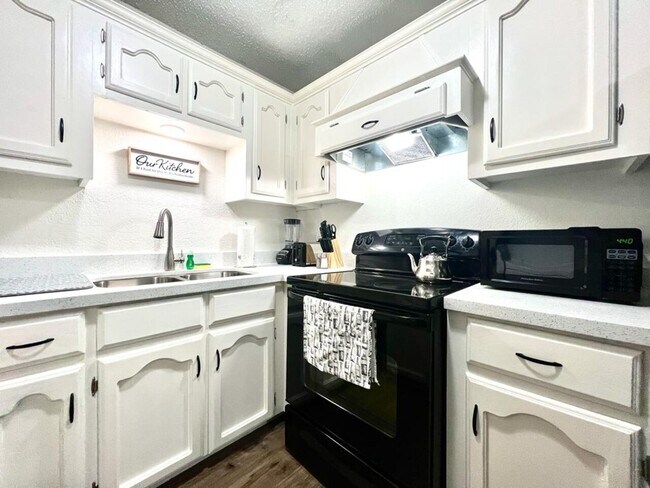 Building Photo - 4601 S 24th St