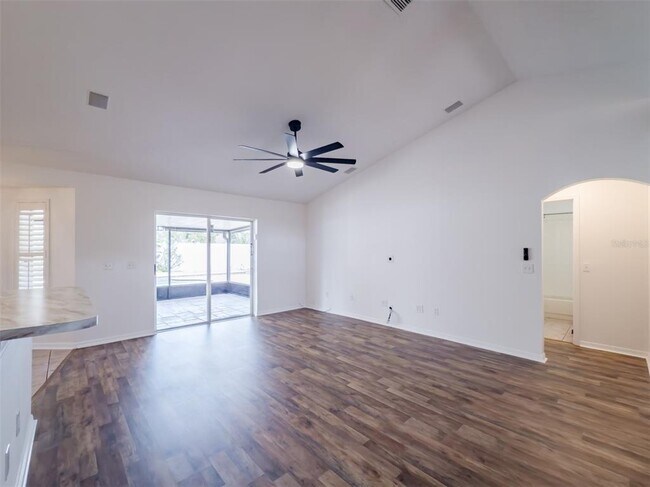 Building Photo - 14717 Redcliff Dr