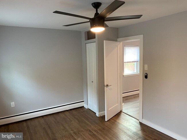 Building Photo - 1009 E Cliveden St