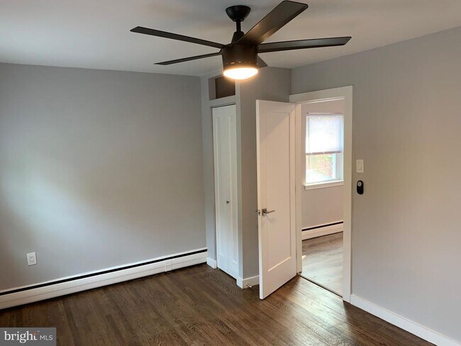 Building Photo - 911 E Cliveden St