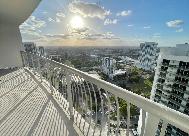 Primary Photo - 1750 N Bayshore Dr