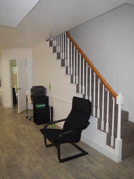 Building Photo - 540 Kelton Ave