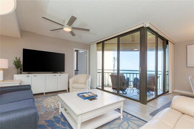 Building Photo - 5729 Del Sol Blvd