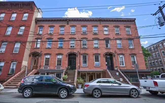 Building Photo - 202 Warren St
