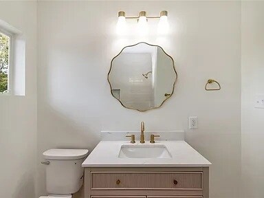 Building Photo - 38 Lourando Dr