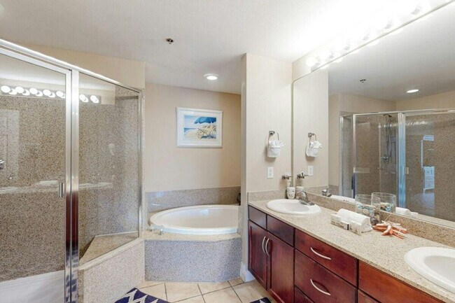 Building Photo - 9860 S Thomas Dr