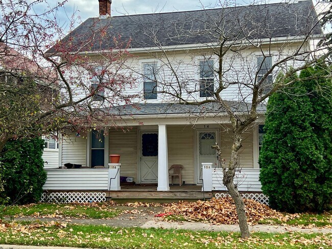 Primary Photo - 104-106 E Main St