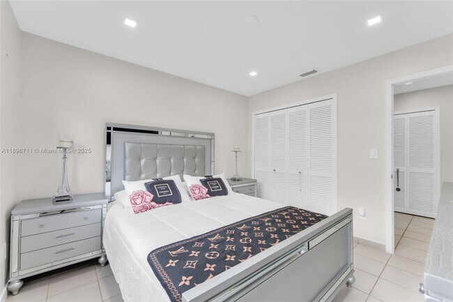 Building Photo - 1417 SW 139th Ave