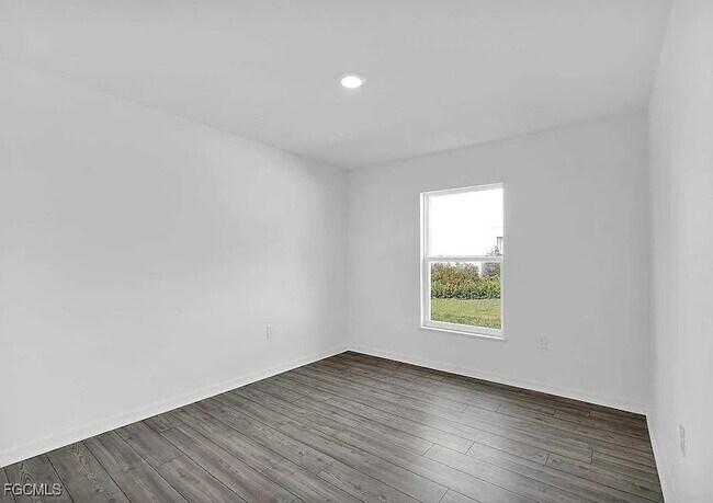 Building Photo - 242 Lisette St