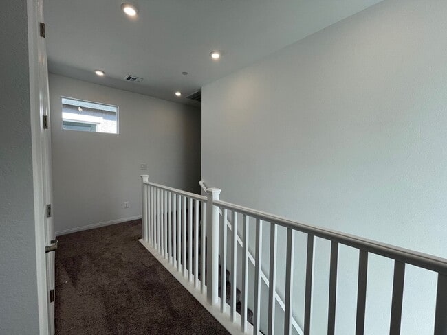 Building Photo - 3 BED 2.5 BATH 2 CAR GARAGE TOWNHOME FOR RENT IN CADENCE MASTER PLANNED COMMUNITY