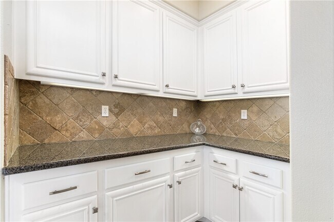 Building Photo - 27194 Red Maple St