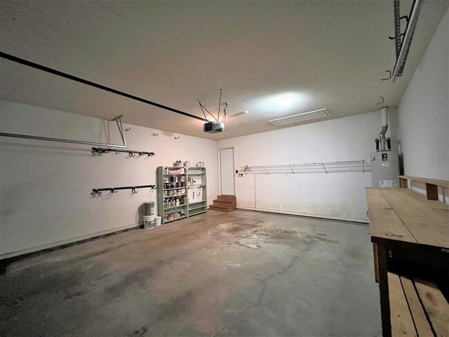 Building Photo - BEAUTIFUL 3 BEDROOM, 2 BATH RANCH HOME IN ...