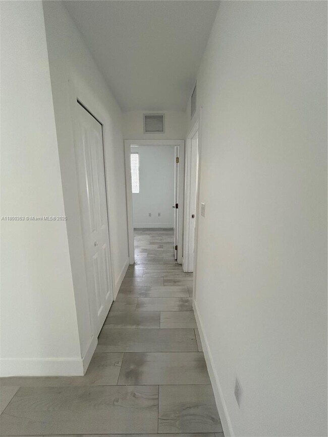 Building Photo - 3823 Thomas Ave