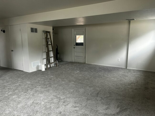 Building Photo - 9052 W Washburn Pl